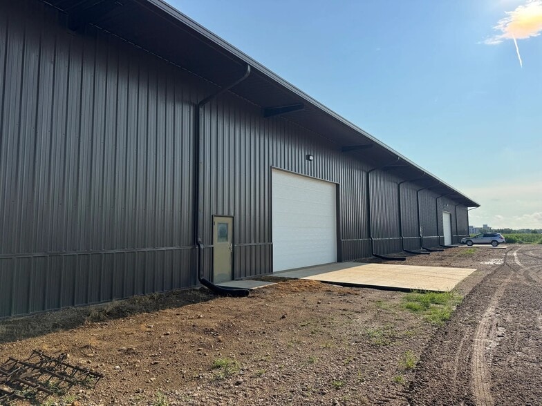 414 W Industrial Rd, Canton, SD for lease - Primary Photo - Image 1 of 6