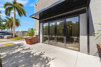 1930 N 30th Rd, Hollywood, FL for lease Building Photo- Image 1 of 13