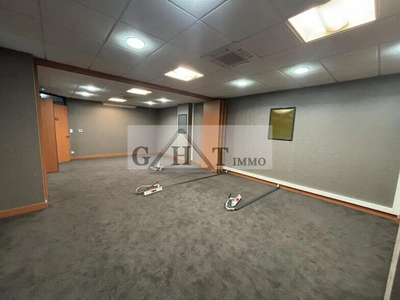 Retail in Saint-Maur-des-Fossés for lease - Interior Photo - Image 3 of 8