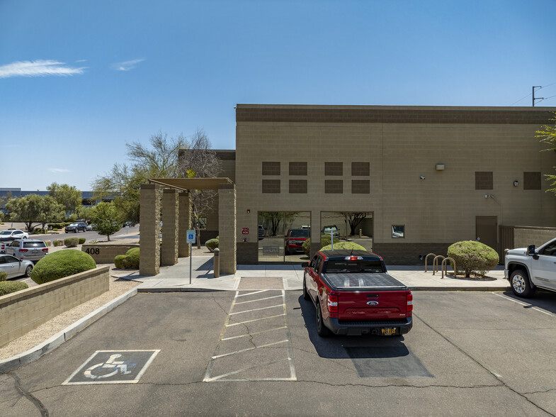 408 S Hamilton Ct, Gilbert, AZ for lease - Building Photo - Image 2 of 8