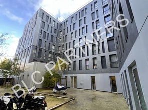 Retail in Bagneux for lease Building Photo- Image 1 of 5