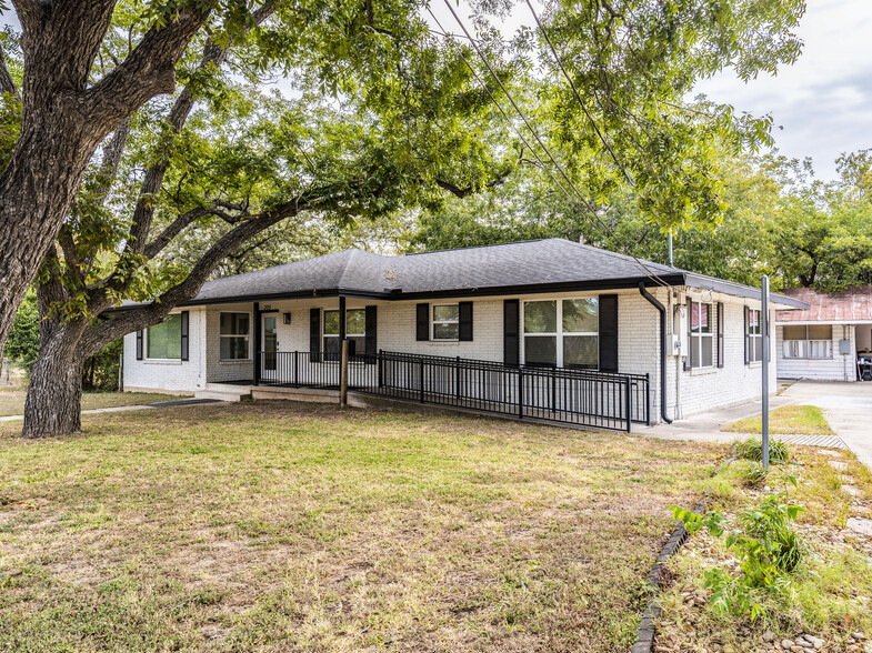 305 Railroad St, Buda, TX for sale - Building Photo - Image 1 of 28