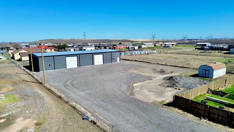 5813 County Road 100, Hutto, TX for lease - Primary Photo - Image 1 of 12