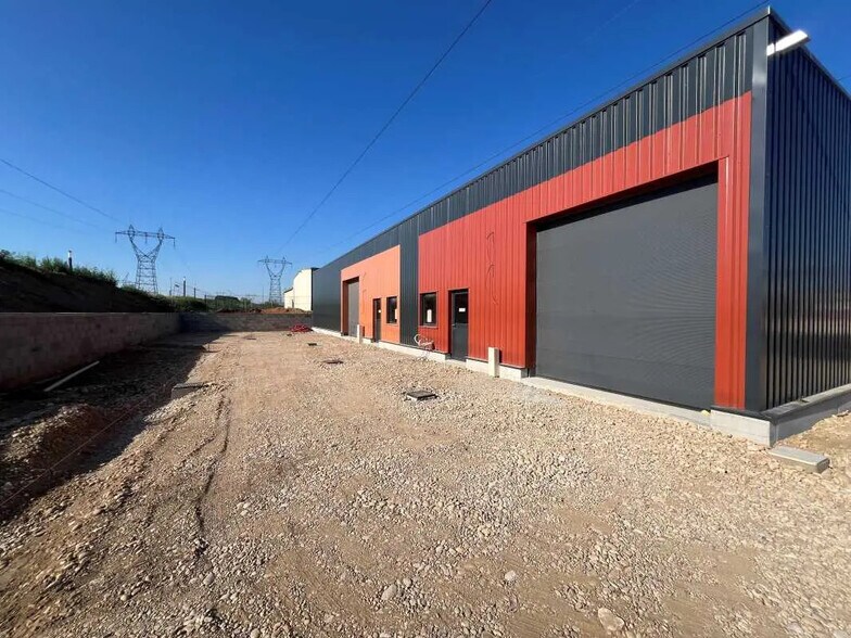 Flex in Jonage for lease - Building Photo - Image 1 of 14