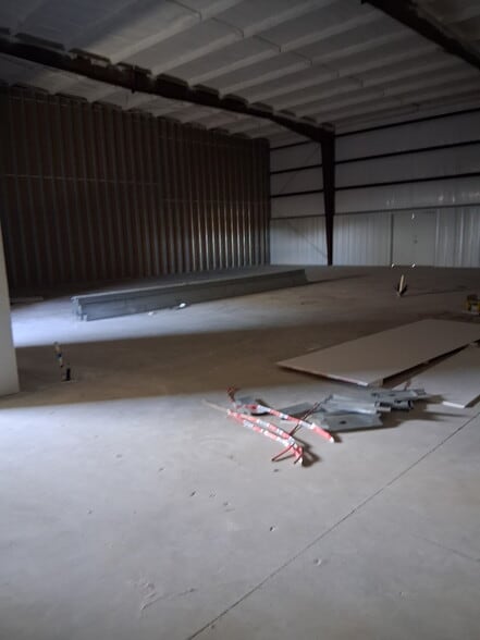 4200 28th Ave NW, Norman, OK for lease - Interior Photo - Image 2 of 4