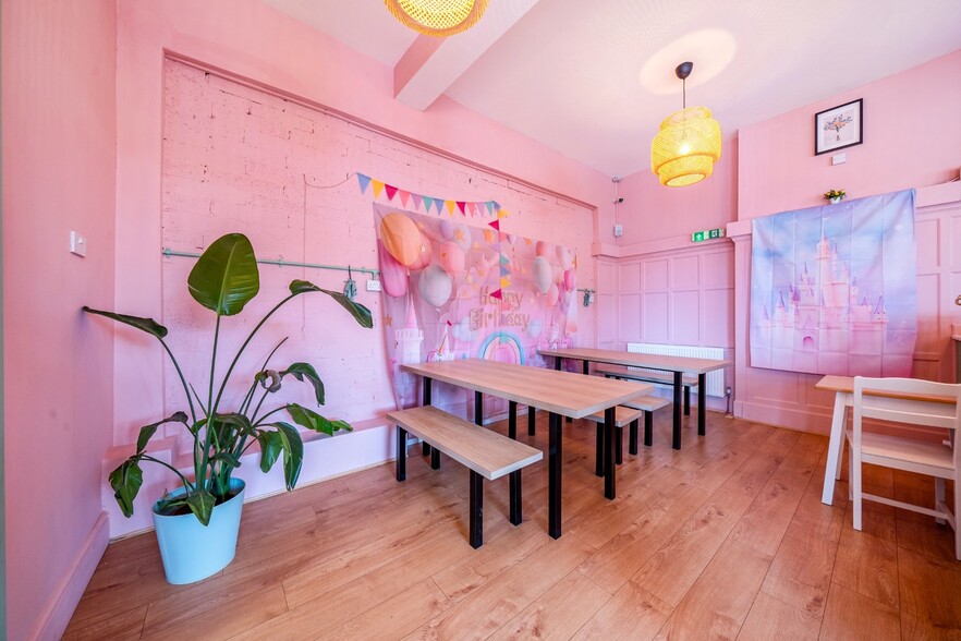 89 Walmer Ter, London for sale - Interior Photo - Image 3 of 5