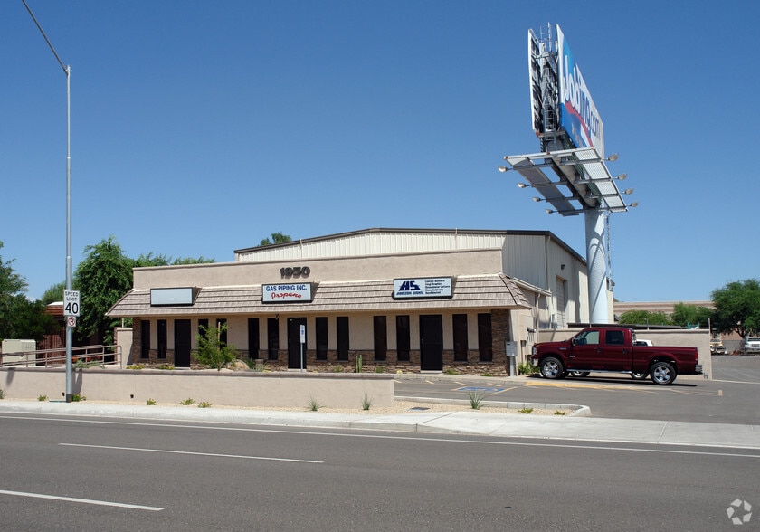 1950 E Deer Valley Rd, Phoenix, AZ for lease - Building Photo - Image 3 of 8