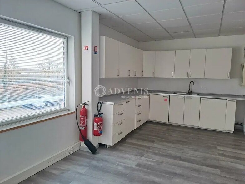 Office in Carquefou for lease - Interior Photo - Image 2 of 6