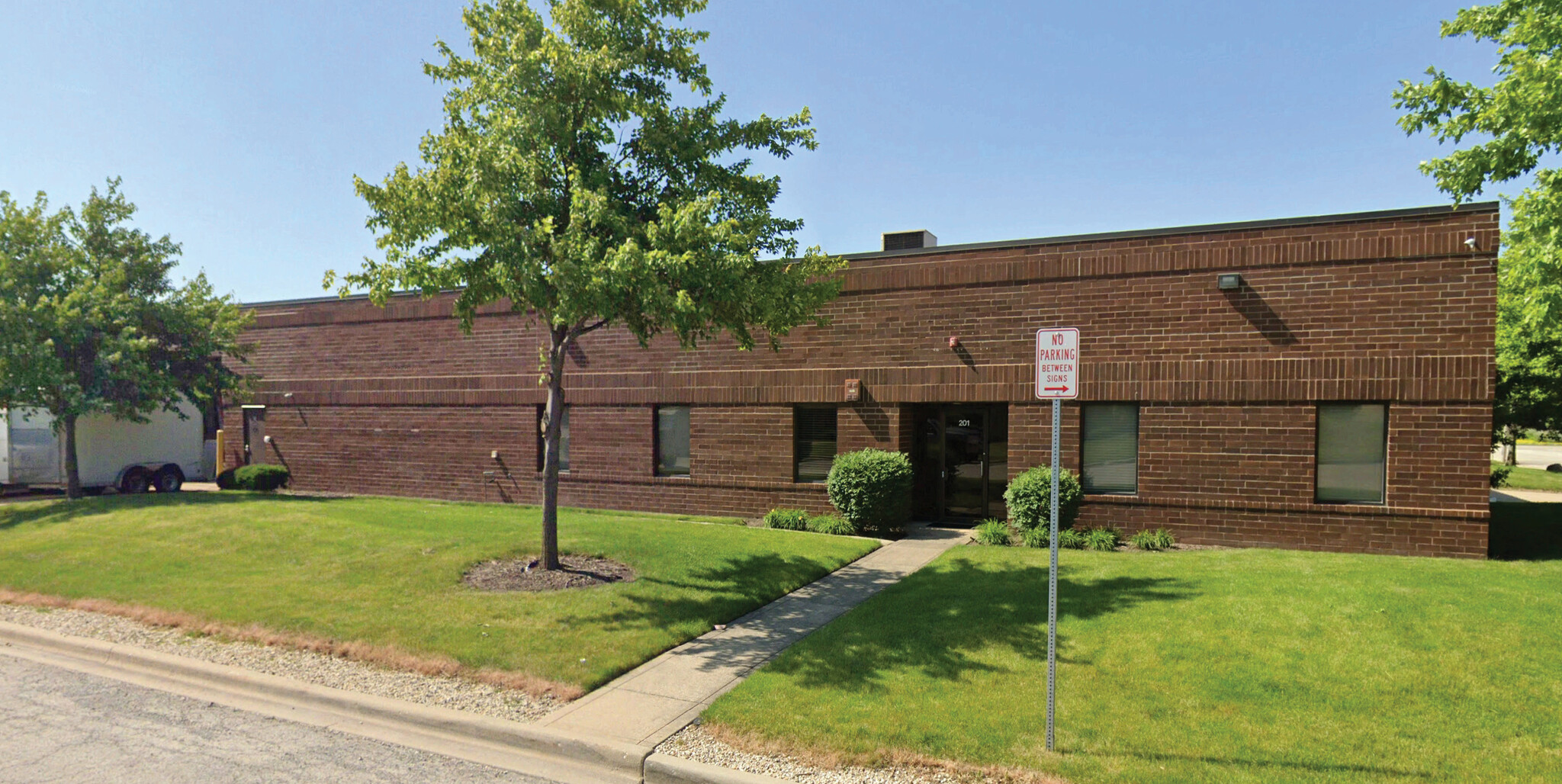 1050-1080 Entry Dr, Bensenville, IL for lease Primary Photo- Image 1 of 4