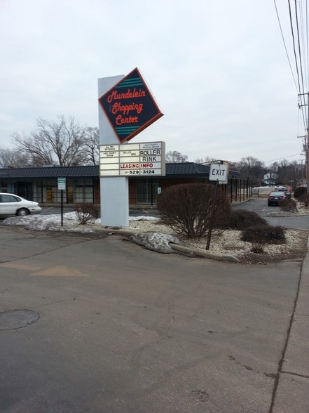 155 N Seymour Ave, Mundelein, IL for lease - Building Photo - Image 2 of 12