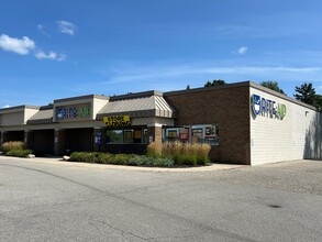 511-523 E Division St, Rockford, MI for lease Building Photo- Image 2 of 3