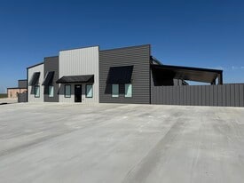 9010 CR 6820 Office/Warehouse - Warehouse
