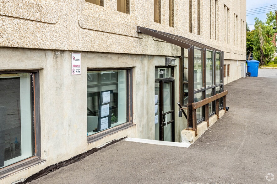7777 Boul Louis-H.-La Fontaine, Montréal, QC for lease - Building Photo - Image 3 of 21