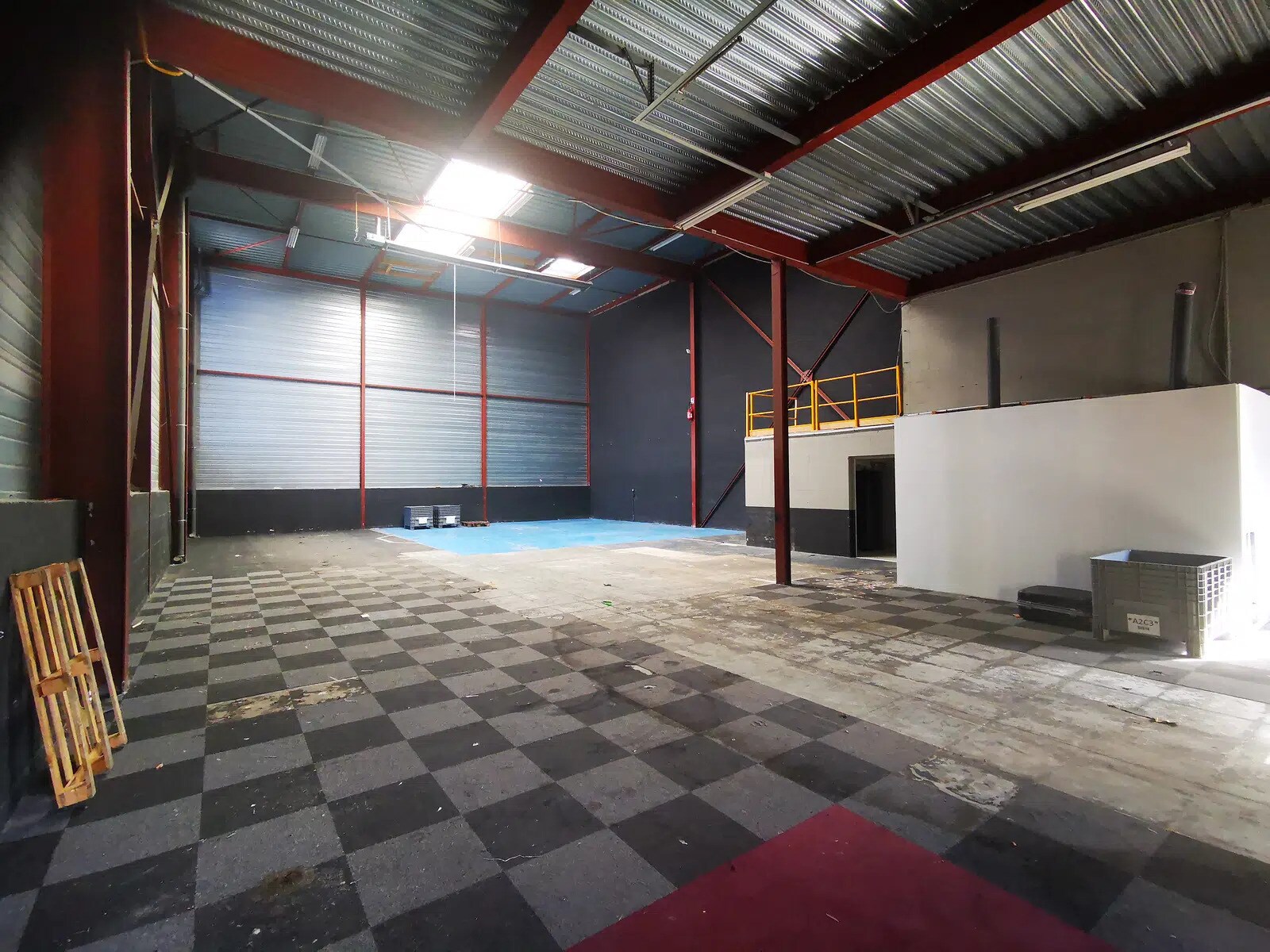 Flex in Montévrain for lease Building Photo- Image 1 of 6