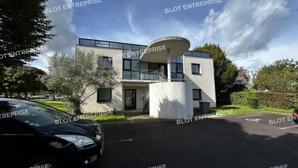 Office in Bruz for lease Building Photo- Image 1 of 14
