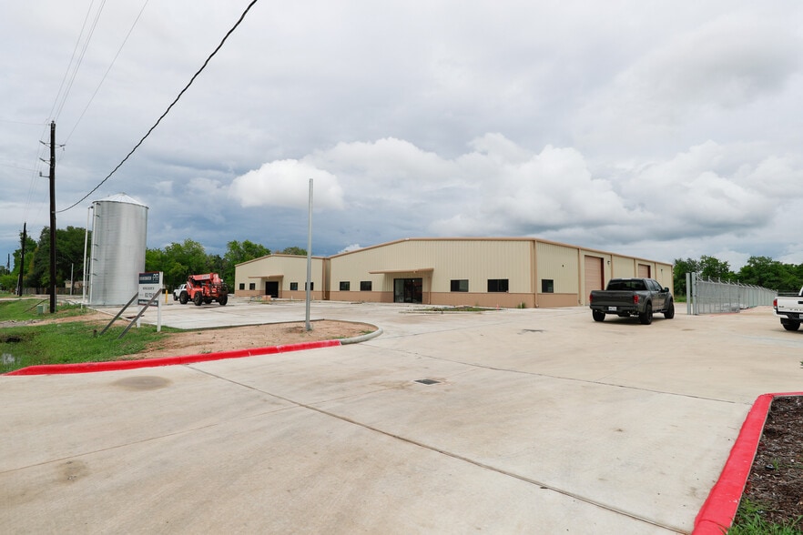 3406 Longhorn Dr, Houston, TX for lease - Building Photo - Image 1 of 23