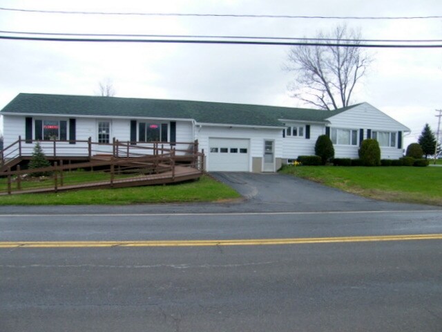 9517 Brewerton Rd, Brewerton, NY for sale - Primary Photo - Image 1 of 1