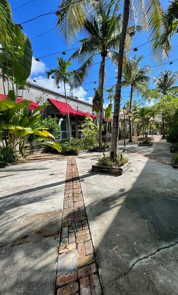 5582 NE 4th Ct, Miami, FL for sale - Building Photo - Image 3 of 16