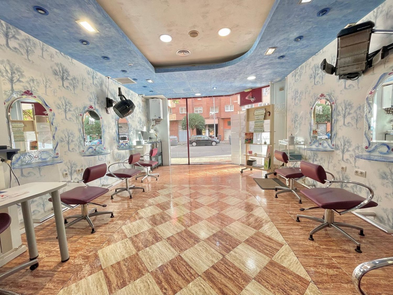 Retail in Gijón, Asturias for lease Building Photo- Image 1 of 20