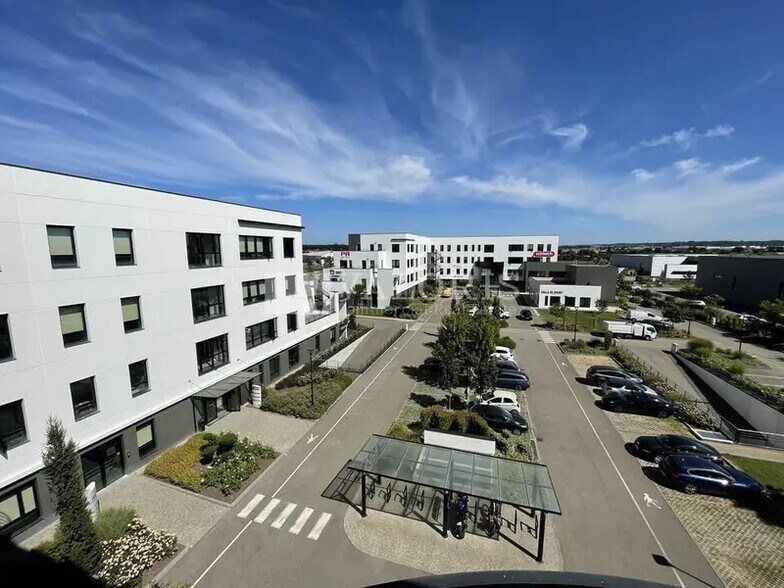 Office in Genas for lease - Building Photo - Image 2 of 10