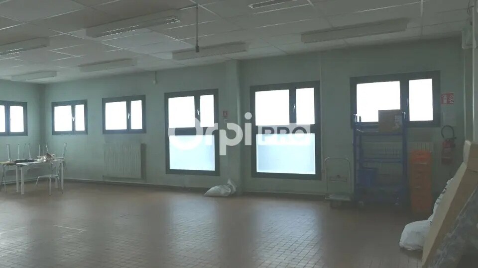 Flex in Levet for sale - Interior Photo - Image 2 of 5