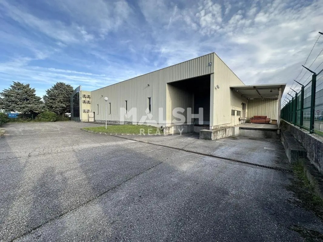 Flex in Genas for lease Building Photo- Image 1 of 3