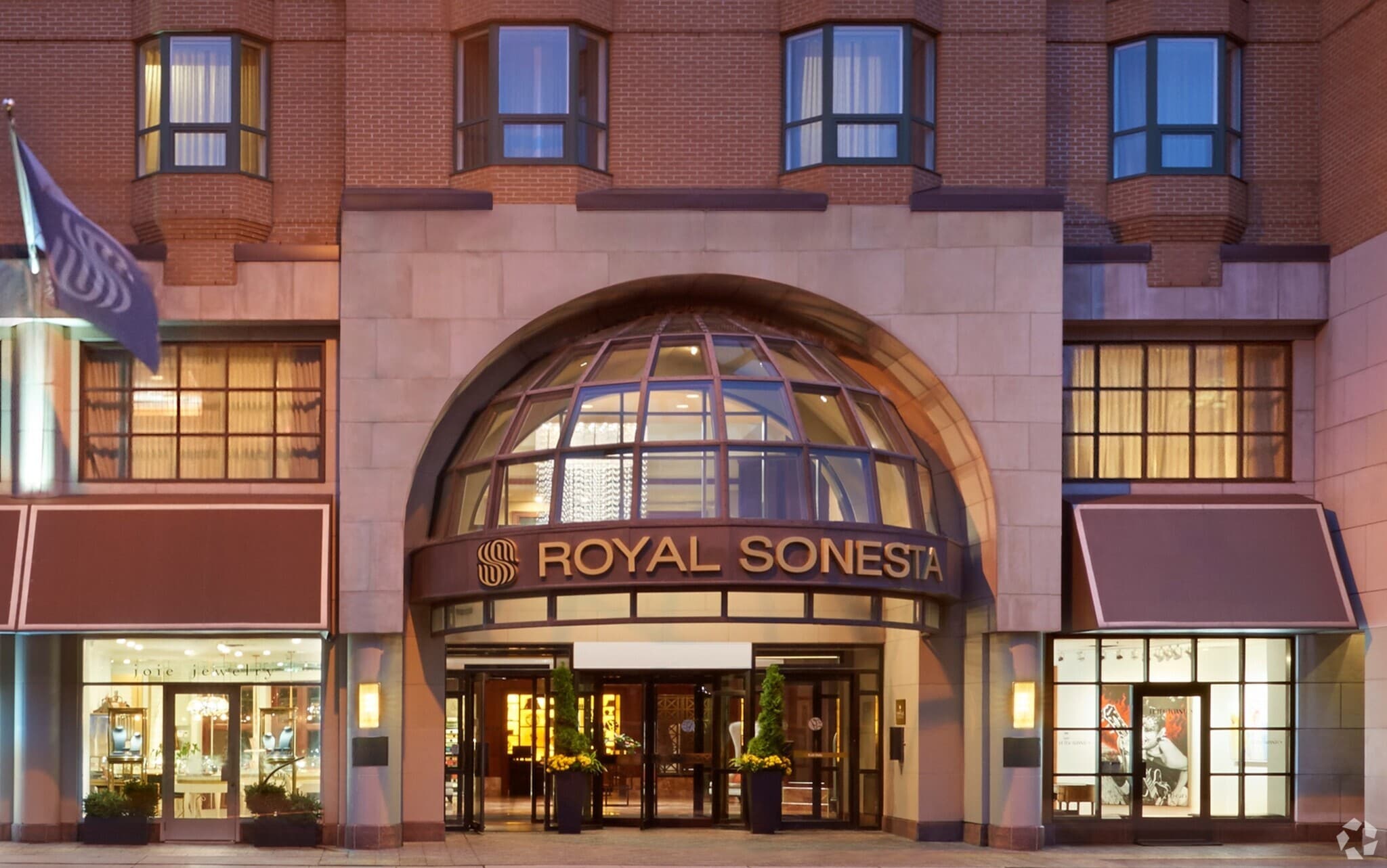 220 Bloor St W, Toronto, ON for sale Primary Photo- Image 1 of 1