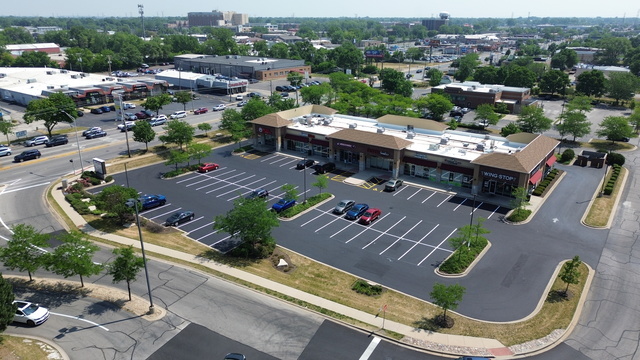 2410 W Jefferson St, Joliet, IL for lease - Building Photo - Image 2 of 4