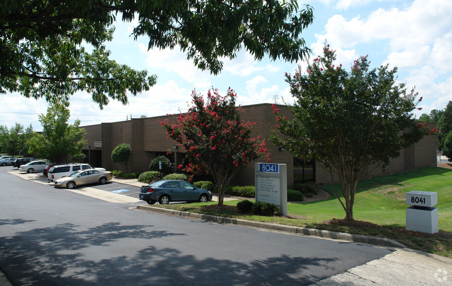 8041 Arrowridge Blvd, Charlotte, NC for lease - Building Photo - Image 1 of 7