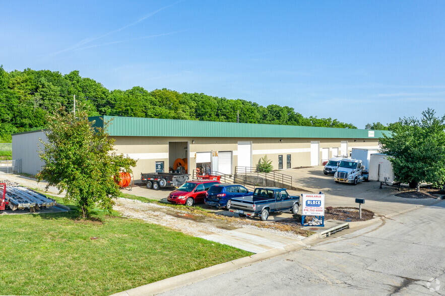 1212 NW Valley Ridge Dr, Grain Valley, MO for sale - Primary Photo - Image 1 of 1