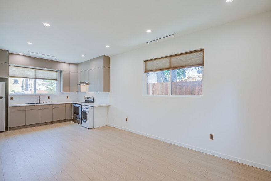 11334 Oxnard St, North Hollywood, CA for sale - Building Photo - Image 3 of 13
