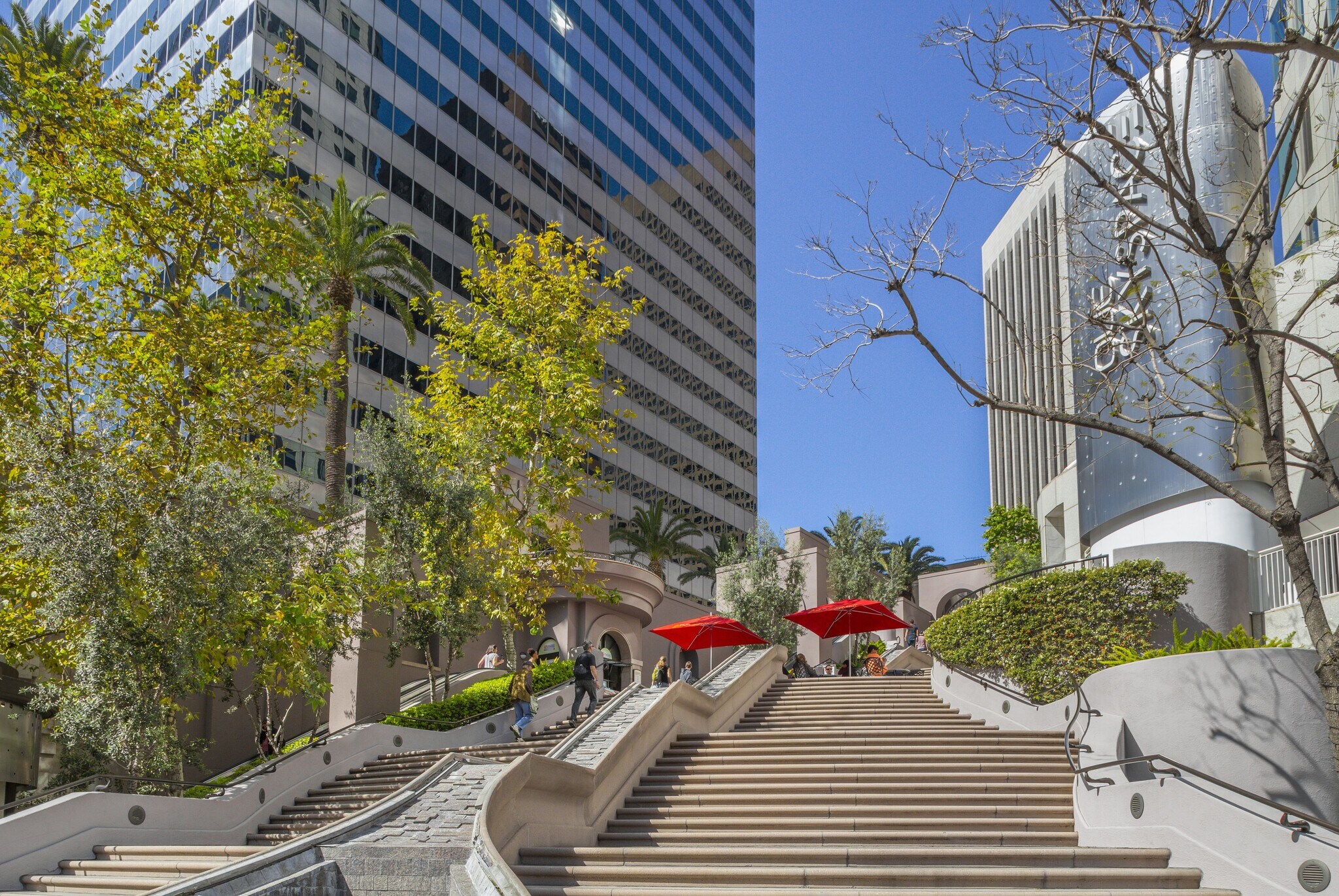 444 S Flower St, Los Angeles, CA 90071 IndustriousFinancial District