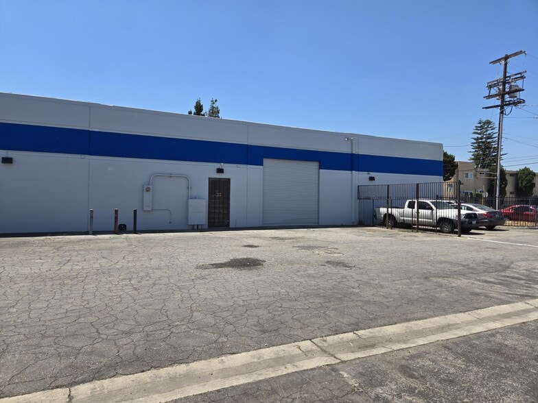 21520 Strathern St, Canoga Park, CA for lease - Building Photo - Image 3 of 13