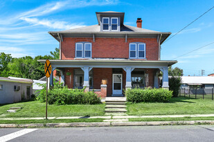 32 N Main St, Topton PA - Convenience Store