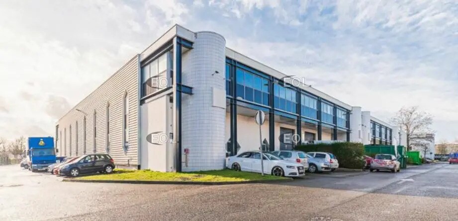 Industrial in Élancourt for lease - Building Photo - Image 2 of 10