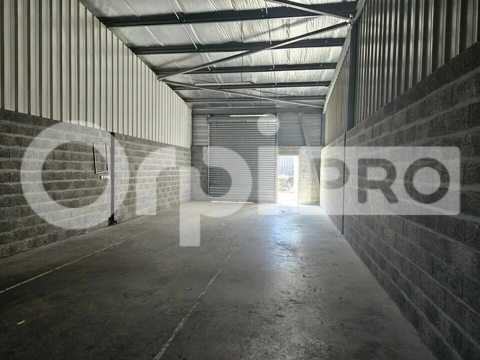 Flex in SAINT-JEAN-D'ILLAC for lease Interior Photo- Image 1 of 6