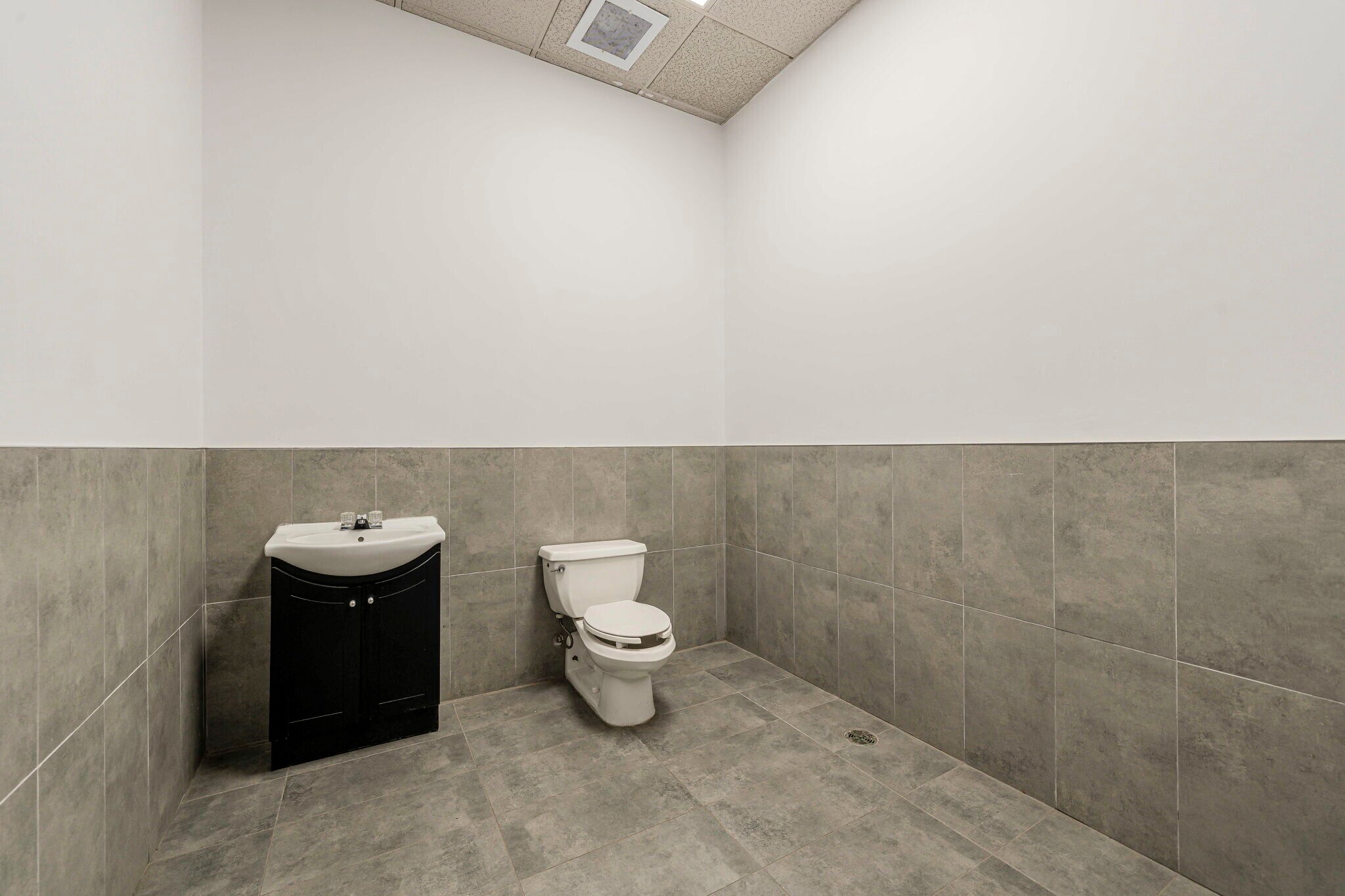 433 Rue Chabanel O, Montréal, QC for lease Building Photo- Image 1 of 18