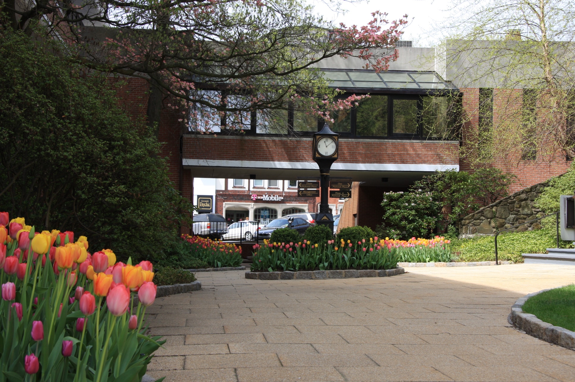 1 Pickwick Plaza, Greenwich, CT 06830 Pickwick Plaza