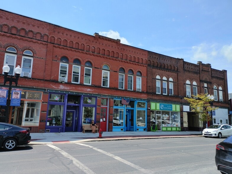 27 W Columbus St, Nelsonville, OH for lease - Primary Photo - Image 1 of 1