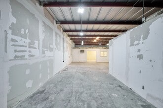 1300 S Frazier St, Conroe, TX for lease Building Photo- Image 1 of 14