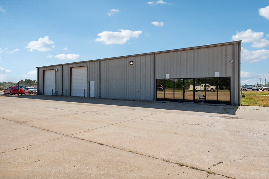 8405 SW 15th St, Oklahoma City, OK for lease - Building Photo - Image 1 of 10