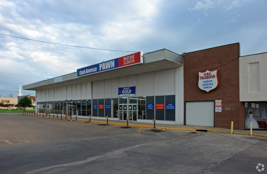 302-306 E Main St, Grand Prairie, TX for lease - Building Photo - Image 3 of 3