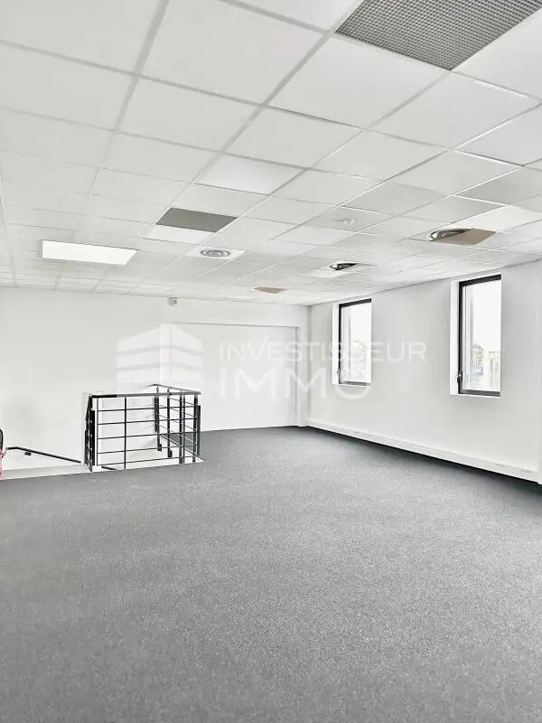 Office in Bonneuil-sur-Marne for lease Interior Photo- Image 1 of 2
