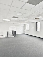 Office in Bonneuil-sur-Marne for lease Interior Photo- Image 1 of 2