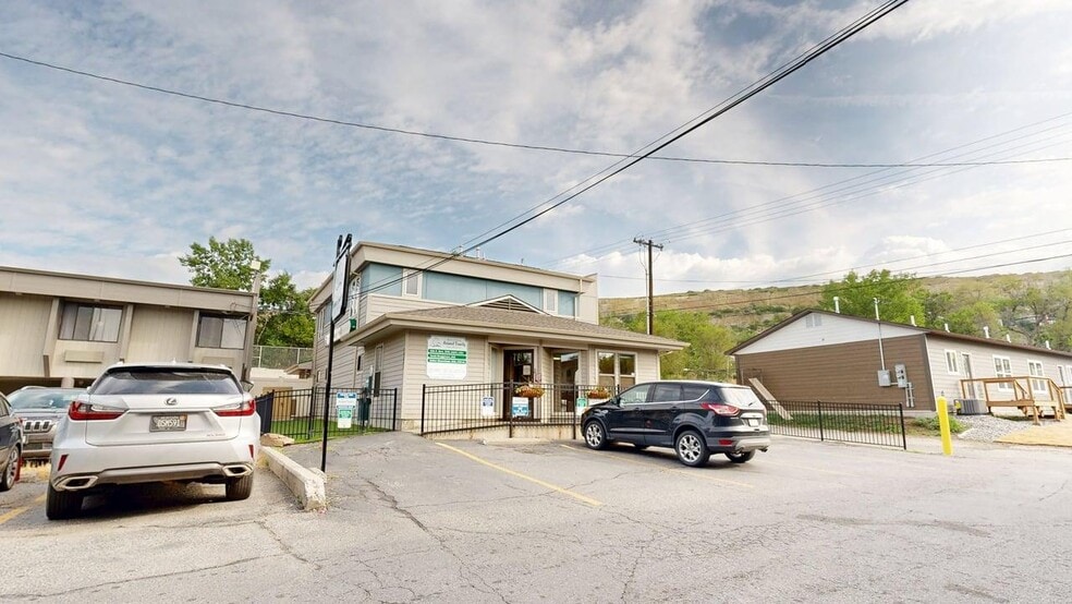 1321 N 27th St, Billings, MT for sale - Primary Photo - Image 1 of 46