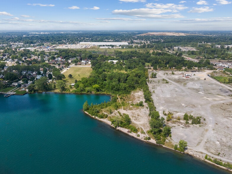 1649 Jefferson Ave, Trenton, MI for sale - Building Photo - Image 3 of 5