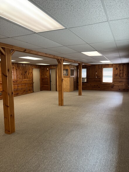 317 S Main St, Newtown, CT for lease - Interior Photo - Image 2 of 4