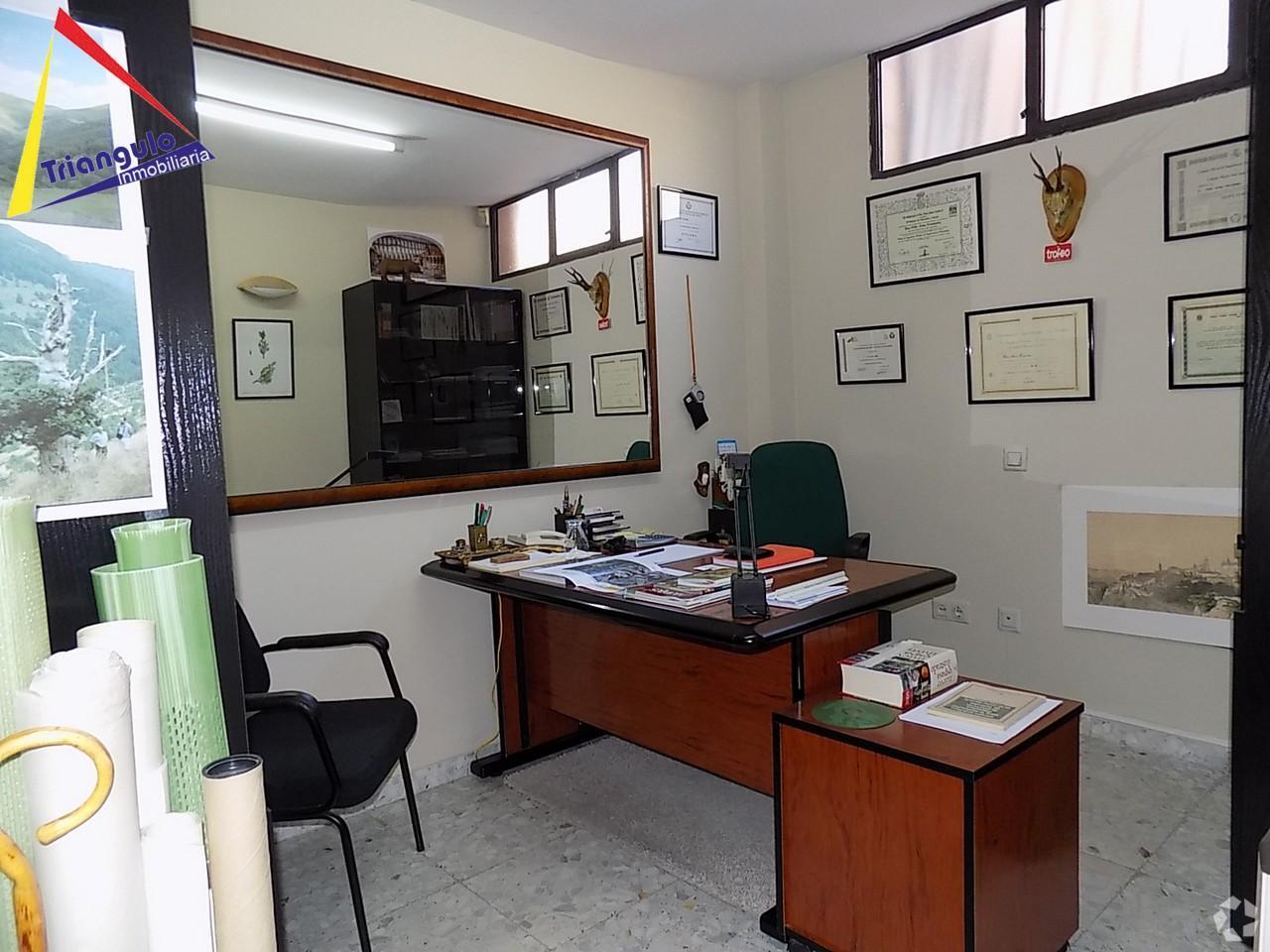 Office in Segovia, Segovia for lease Interior Photo- Image 1 of 2