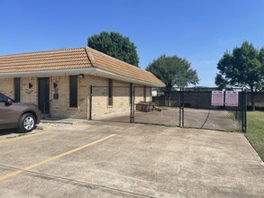 1472 N Hampton Rd, DeSoto, TX for lease Building Photo- Image 1 of 3