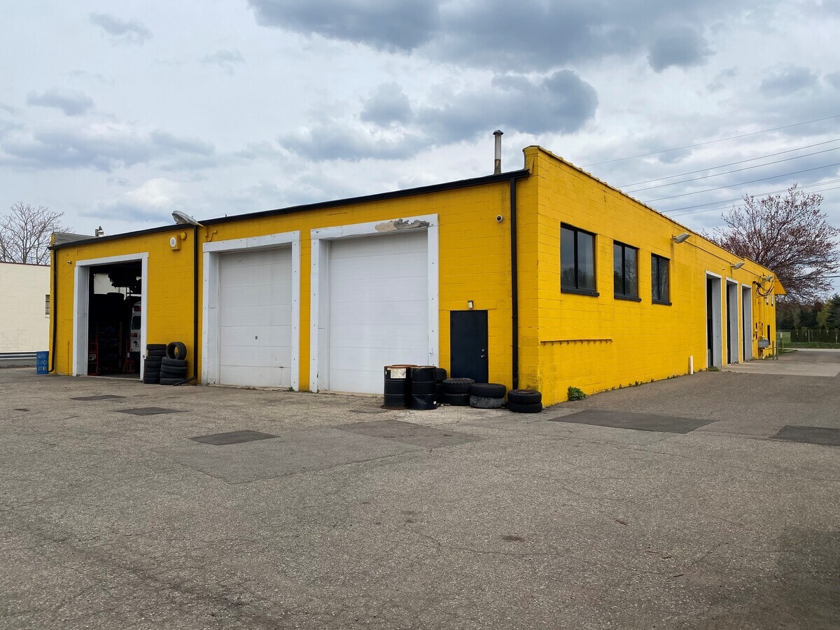 4370 Haggerty Rd, Commerce Township, MI 48390